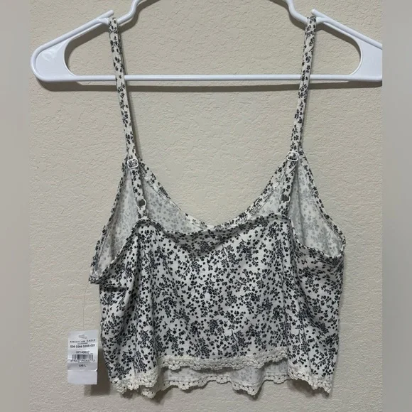 - Comfy & Cute, American Eagle cropped tank, size: L - Picture 2 of 3